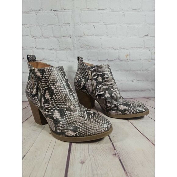Universal Threads Ankle Boots Gray Snakeskin Women's Size 8.5 - Picture 4 of 9